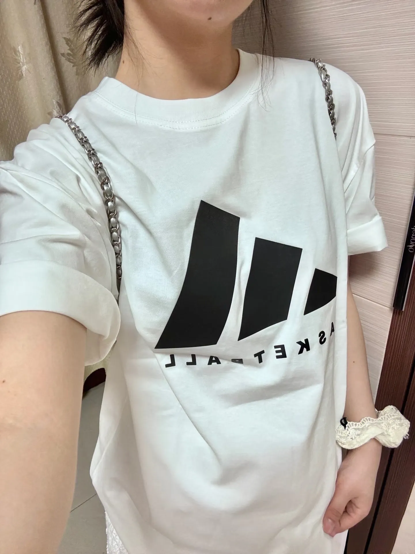 ：KK 10 Originals × T Same Style ： 1.320g ，100% ， ， ， 。 2. ， ， ， ， ！ 3. ， ， ， 。 4. ， Breathable ， Quality 。 ： ， 。 “Daily Log : Relarda” ，“goodday Hows your weather?” ， 。 ， ， 。 ：Black、White Size ：S-XL